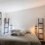 T6 Unique, Chic And Artistic With Large Terrace