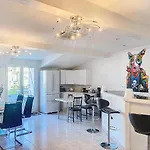 T6 Unique, Chic And Artistic With Large Terrace