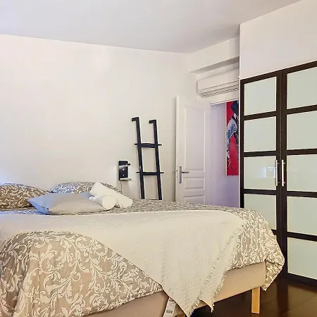 T6 Unique, Chic And Artistic With Large Terrace