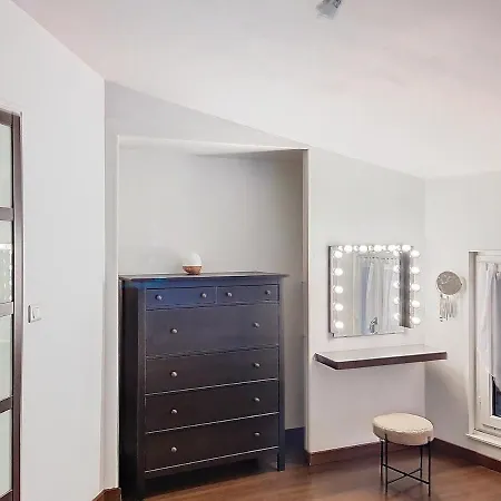 T6 Unique, Chic And Artistic With Large Terrace